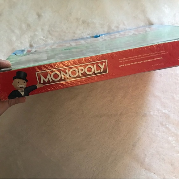 Hasbro Monopoly Classic Board Gam 2017 Hasbro Brand New C1009 - Picture 9 of 13
